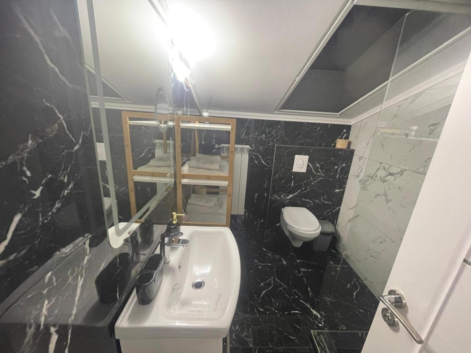Apartament 2 Camere Tirgu Jiu Târgu Jiu Exteriér fotografie